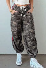 Load image into Gallery viewer, Camo Joggers / green