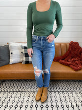 Load image into Gallery viewer, Makena Skinny Crop Jeans